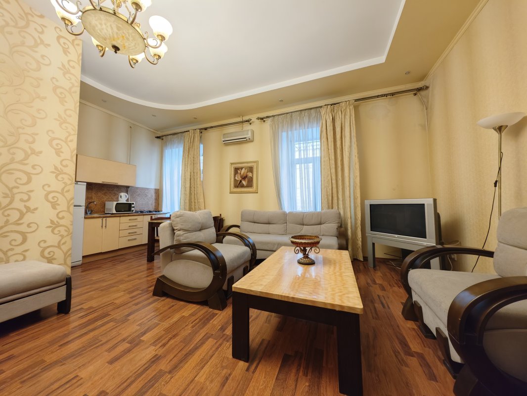 1-комнатная квартира посуточно у Оперного театра — центр Одессы — Аркадия Одесса